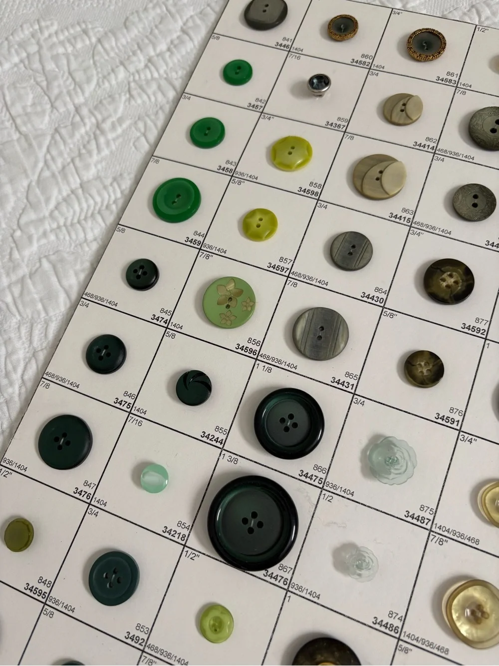 Vintage button collection salesman sample card 120 different buttons blue green
